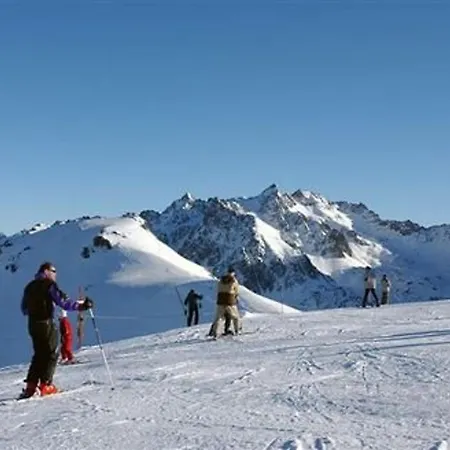 Pour 4 Avec Terrasse, Piscine Couverte, Parking Et Salle De Fitness A 400m Des Pistes - Fr-1-404-245 *