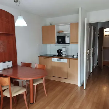 Daire Pour 4 Avec Terrasse, Piscine Couverte, Parking Et Salle De Fitness A 400m Des Pistes - Fr-1-404-245 *